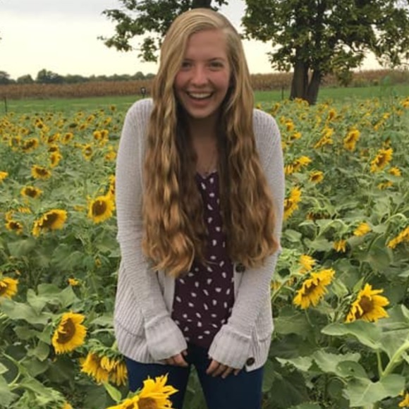 Meet your Posher, Ashley - Picture 2 of 2